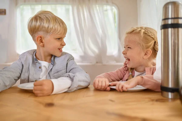 Funny kids poses in motorhome, summer camping — Stock Photo, Image