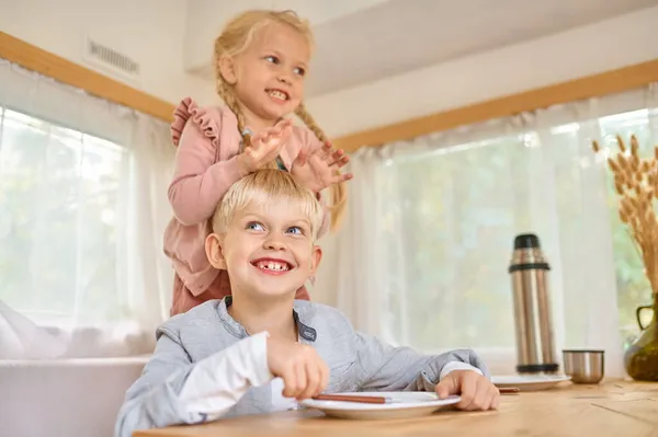 Kids poses on kitchen in motorhome, summer camping — Stock Photo, Image