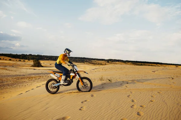 Motorcross riding over sand in desert dune — Stock Photo, Image