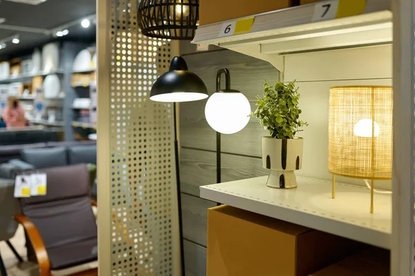 Home lighting fixtures assortment range in shop — Stockfoto