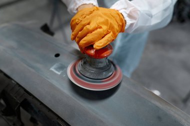 Yörüngesel cilalayıcı ile yakın çekim otomatik mekanik eller