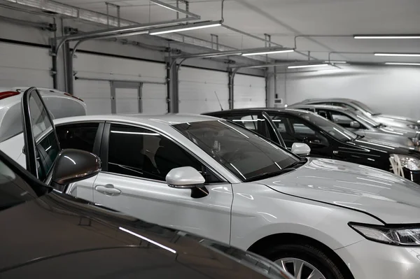 Different painted car drying in repair shop — Stockfoto