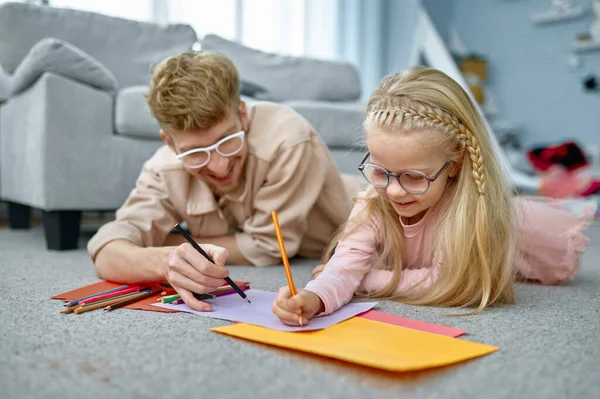 Close Happy Father Daughter Little Child Drawing Pencil Home Floor — Stock Photo, Image