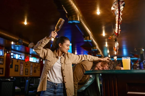 Fãs Infelizes Zangados Lutar Bar Desportivo Mulher Louca Tentando Quebrar — Fotografia de Stock