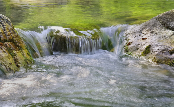 Crossing a river between two rocks