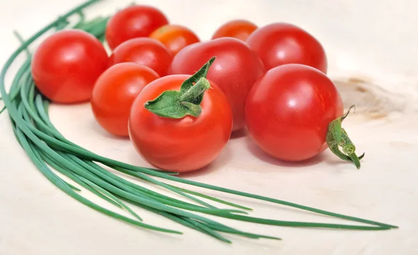 Tomates cereza y cebollino — Foto de Stock