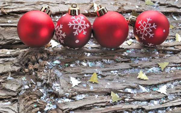 Vier Weihnachtskugeln — Stockfoto