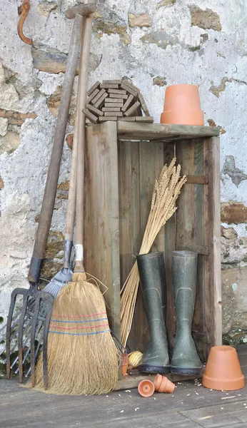 Outils de jardinage rustique — Photo