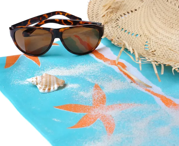 Sonnenbrille auf Sarong — Stockfoto