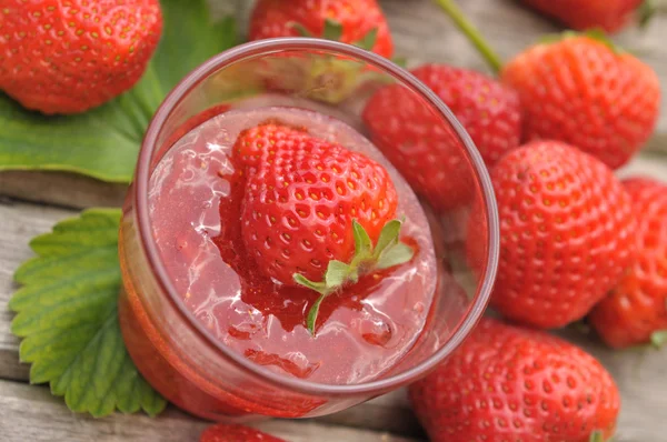 Delicious strawberry jam — Stock Photo, Image