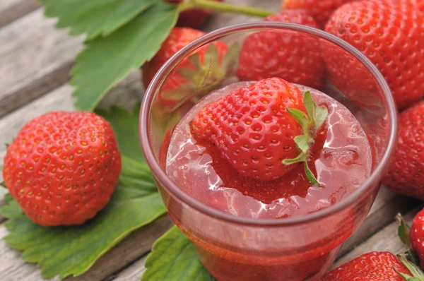 Delicious strawberry jam — Stock Photo, Image