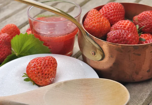Make strawberry jam — Stock Photo, Image