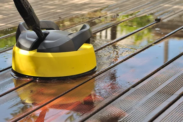 Washing wooden terrace — Stock Photo, Image