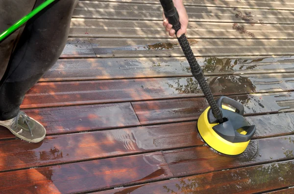 Washing wooden terrace — Stock Photo, Image