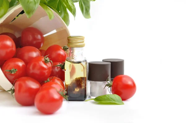 Tomates cerises et assaisonnement — Photo