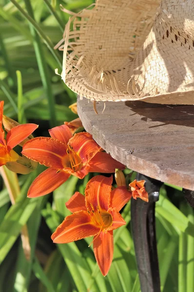 Straw hat with flowers — Stock Photo, Image