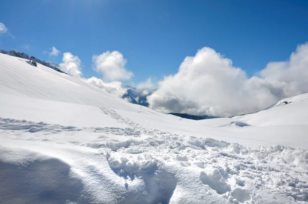 Beautiful snowy mountain in clouds — Stock Photo, Image