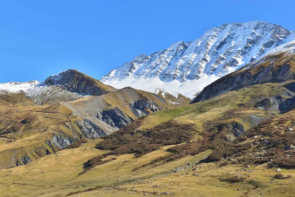 Munte Vârf Acoperit Zăpadă Peisaj Alpin Toamnă — Fotografie, imagine de stoc