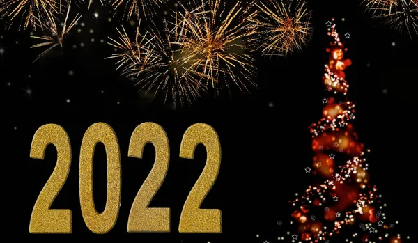 2022 불꽃놀이와 추상적 크리스마스 트리에 황금색 글자로 쓰여졌습니다 — 스톡 사진