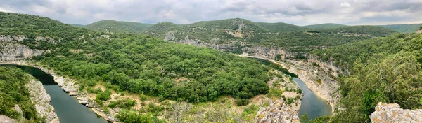 Panoramatický Výhled Soutěsky Řeky Ardeche Francii — Stock fotografie