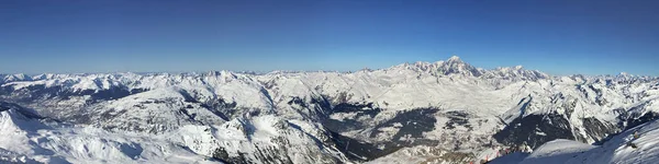 Panoramic View Peak Mountain Range Covered Snow Blue Sky Tarentaise — Fotografia de Stock