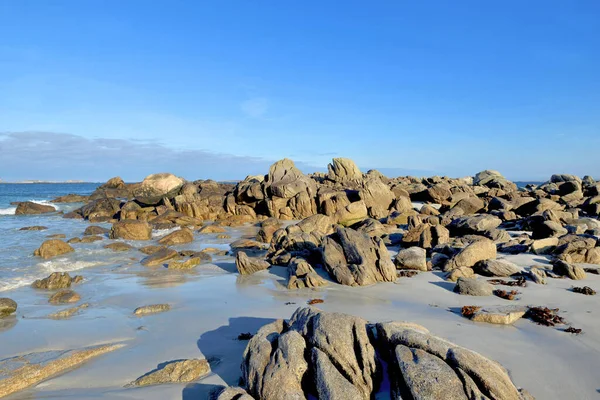 Strand Iroise Zee Met Rotsen Zee Onder Blauwe Lucht Bretagne — Stockfoto