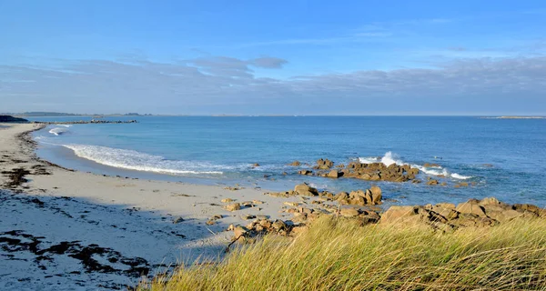Havslandskap Isigt Hav Blå Himmel Bretagne Frankrike — Stockfoto