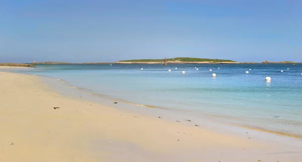 Vista Uma Praia Com Areia Branca Fina Água Azul Clara — Fotografia de Stock