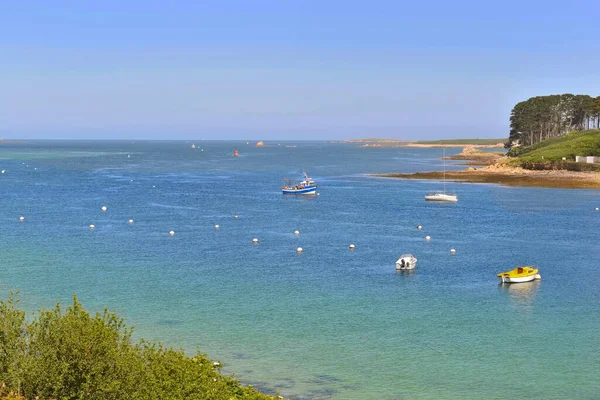 Meerblick Mit Booten Und Fischerboot Der Bretagne Frankreich — Stockfoto