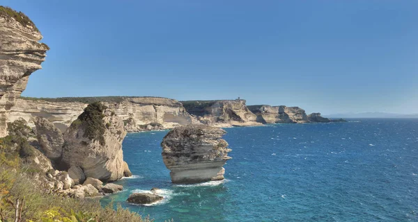 Bonifacio Kustlinje Med Kalksten Klippa Havet Klarblå Himmel Korsika — Stockfoto