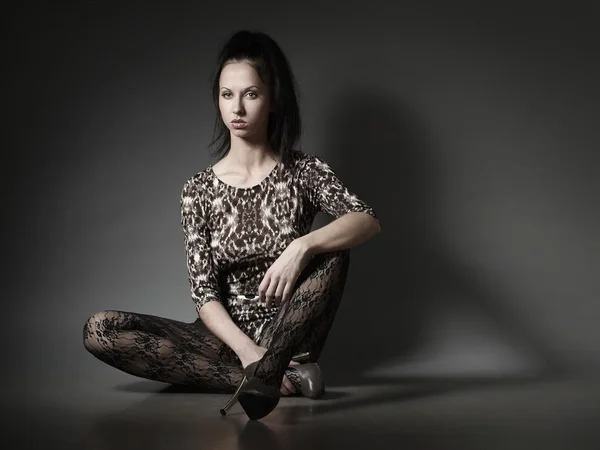 Girl sitting on the floor — Stock Photo, Image