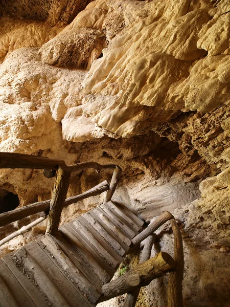 Escalera en cueva — Foto de Stock