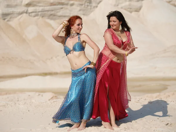 Two bellydance girls — Stock Photo, Image