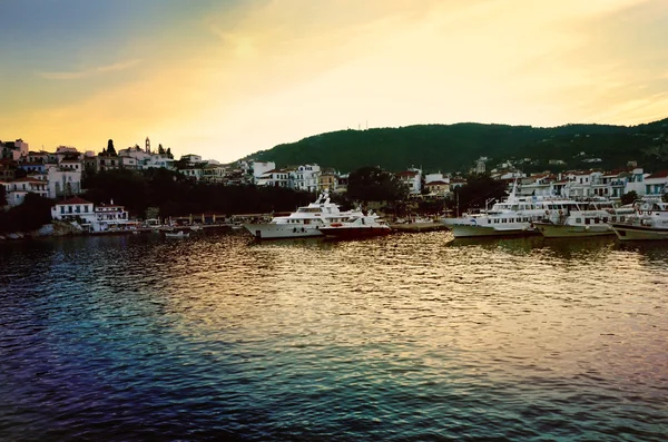 Skiathos přístav při západu slunce — Stock fotografie