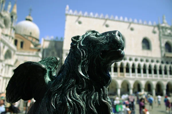 Escultura de León — Foto de Stock