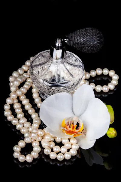 Atomizador de garrafa de perfume luxuoso — Fotografia de Stock