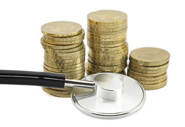 Salud financiera. Estetoscopio con monedas —  Fotos de Stock