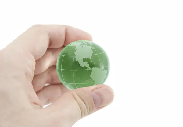 Globo de cristal verde en la mano con el camino de recorte — Foto de Stock