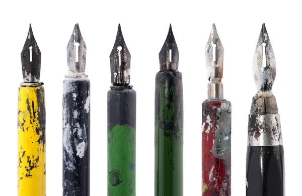 古いのカラフルなペンを白で隔離されるのコレクション — ストック写真