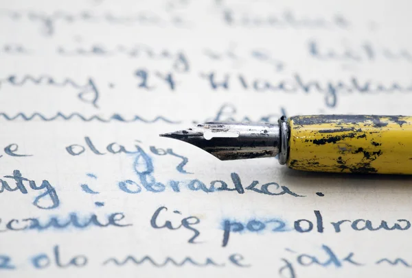 Old pen and letter — Stock Photo, Image