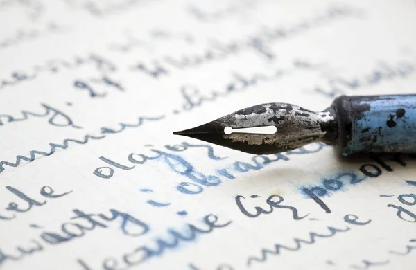 Old pen and letter — Stock Photo, Image