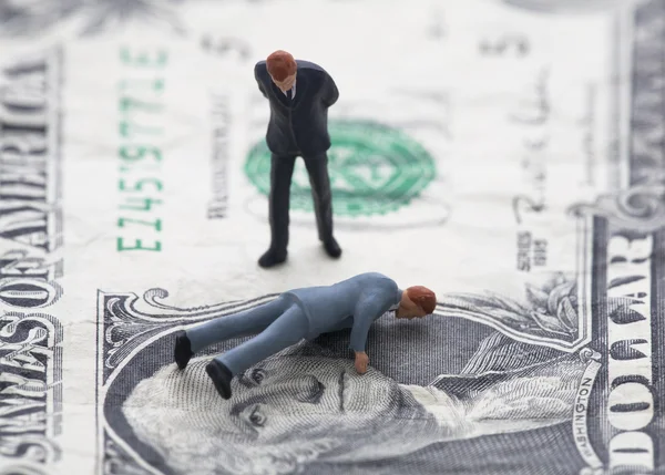 Finanzkrise. Figur des Geschäftsmannes auf einem Dollarschein — Stockfoto