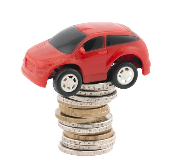 Rode speelgoedauto op stapel van euro-muntstukken — Stockfoto