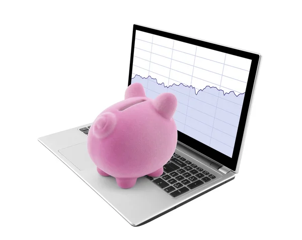 Piggy banco olhando para laptop com gráficos de ações — Fotografia de Stock