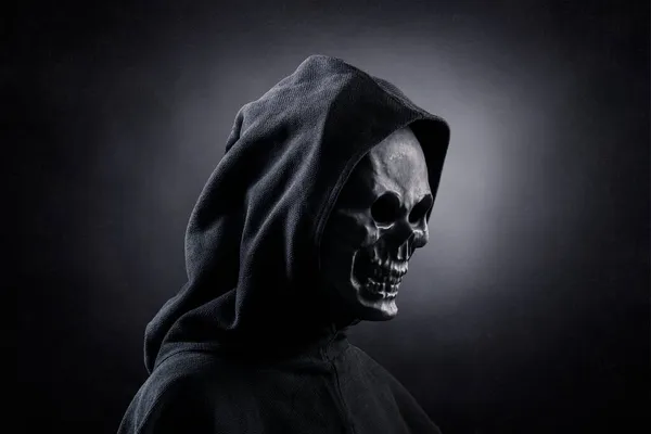 Karanlık Sisli Arkaplanda Ölüm Meleği — Stok fotoğraf
