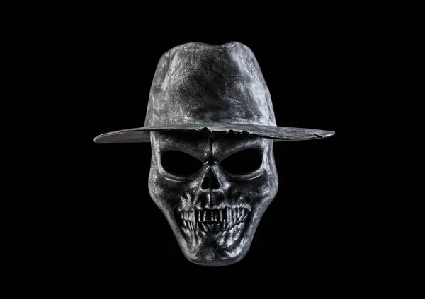 古い帽子を持つ人間の頭蓋骨は クリッピングパスで黒の背景に隔離されます — ストック写真