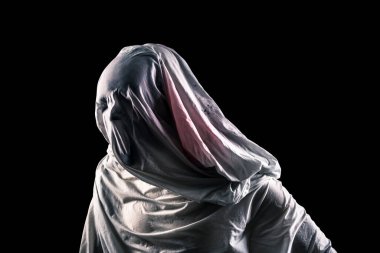 Siyah arkaplanda kırpma yolu ile izole edilmiş korkunç bir hayaletin portresi