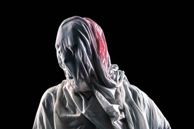 Siyah arkaplanda kırpma yolu ile izole edilmiş korkunç bir hayaletin portresi