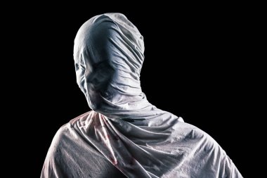 Siyah arkaplanda kırpma yolu ile izole edilmiş korkunç bir hayaletin portresi