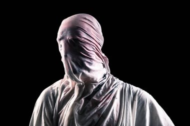 Siyah arkaplanda kırpma yolu ile izole edilmiş korkunç bir hayaletin portresi